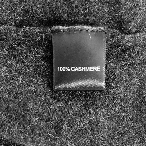 Quinn Women's Sweater Size M Charcoal Gray 100% Cashmere Asymmetrical Hem V-Neck - Picture 6 of 7